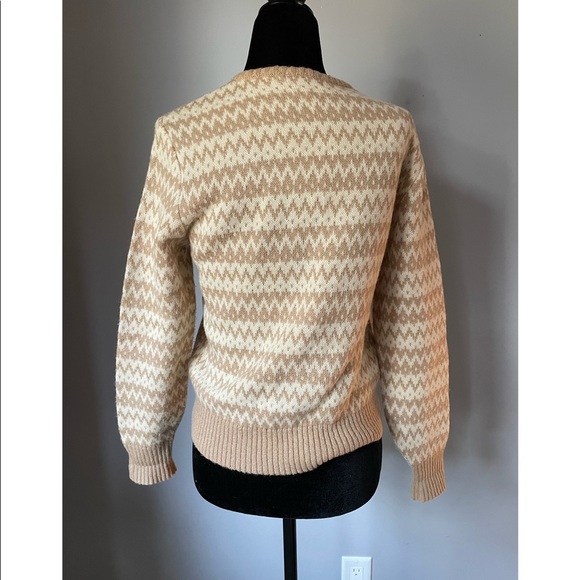 Vintage Patterned Beige Sweater (S) - Picture 4 of 7